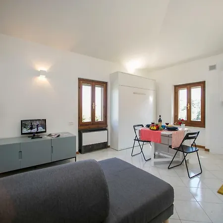 Apartment Studio Bella Rosa Desenzano del Garda